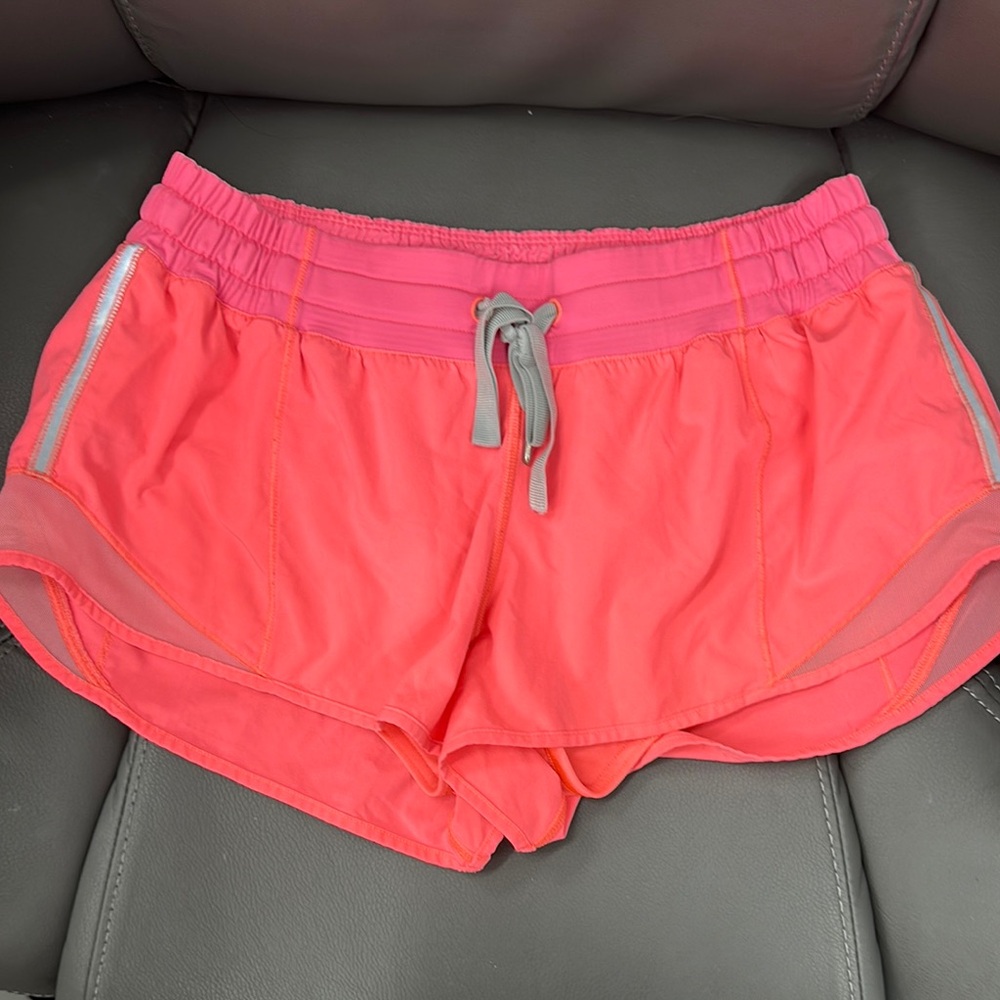 Lululemon Hotty Hots, 2”, Size 6, Older Style